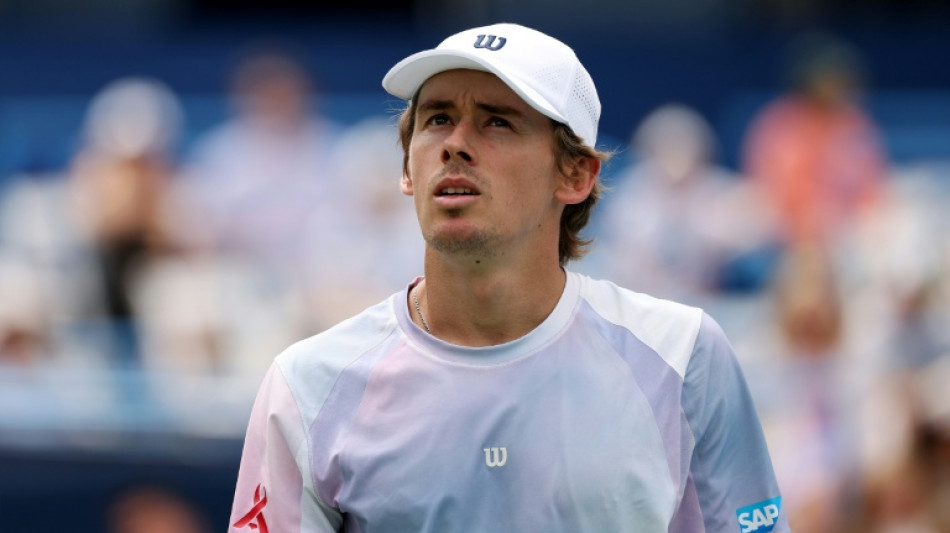 De Mi&ntilde;aur vence Tsitsipas em Washington e vai enfrentar Cruz Hewitt