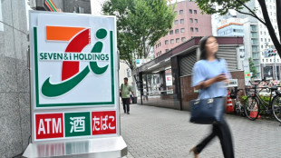 Propietario japonés de tiendas 7-Eleven rechaza oferta de compra de rival canadiense