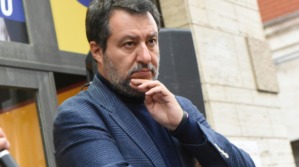 Salvini, 'io tifo per la pace, Macron pensa pi&ugrave; a vendere armi'