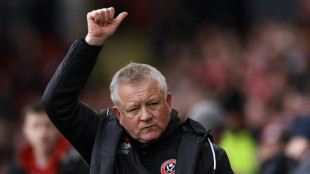 T&eacute;cnico do Sheffield &eacute; multado ap&oacute;s criticar assistente por comer sandu&iacute;che em discuss&atilde;o