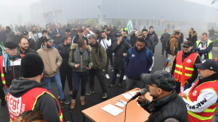 Michelin: les usines de Vannes et Cholet vont fermer, les salari&eacute;s "accusent le coup"