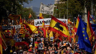 Milhares protestam em Barcelona contra poss&iacute;vel anistia para separatistas catal&atilde;es