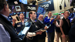Wall Street termine en baisse, fait les frais du bond des co&ucirc;ts d'emprunt