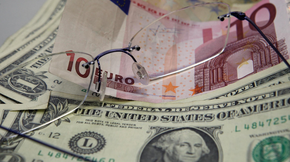 L'euro &egrave; in calo in avvio a 1,1352 dollari