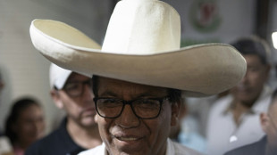 Ultraconservador y izquierdista radical pelean codo a codo el pase al balotaje presidencial de Per&uacute;