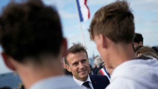 L&eacute;gislatives: Macron justifie la dissolution "la solution la plus responsable", Bardella pose ses conditions
