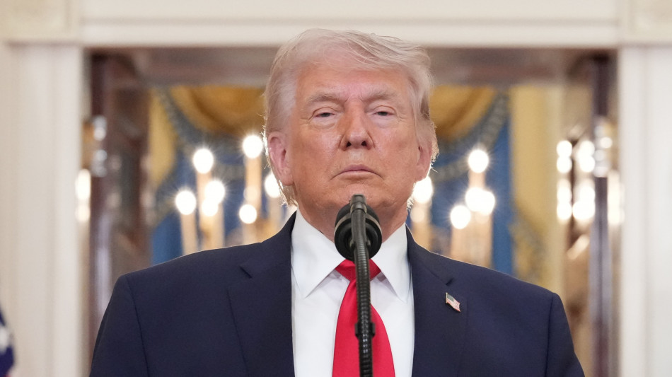 Trump: 'Colpiremo duramente l'Iran, lo riporteremo all'et&agrave; della pietra'