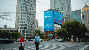 Borsa: Hong Kong positiva, apre a +0,65%