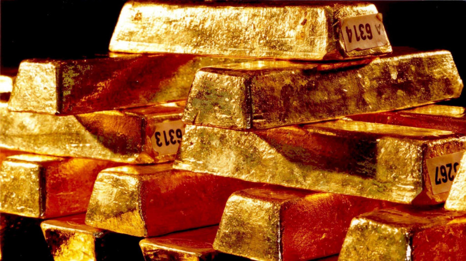 Prezzo dell'oro in aumento, Spot sfiora i 4.061 dollari