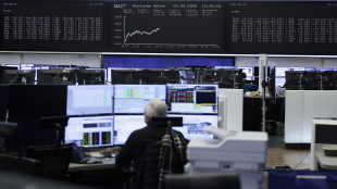 Borsa: l'Europa tiene con Ny contrastata, Milano +0,1%