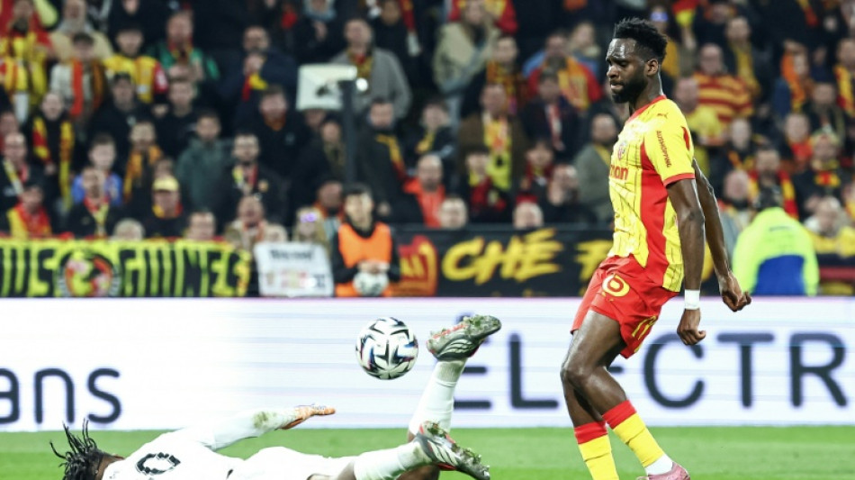 Lens go top of Ligue 1 with handsome Angers win