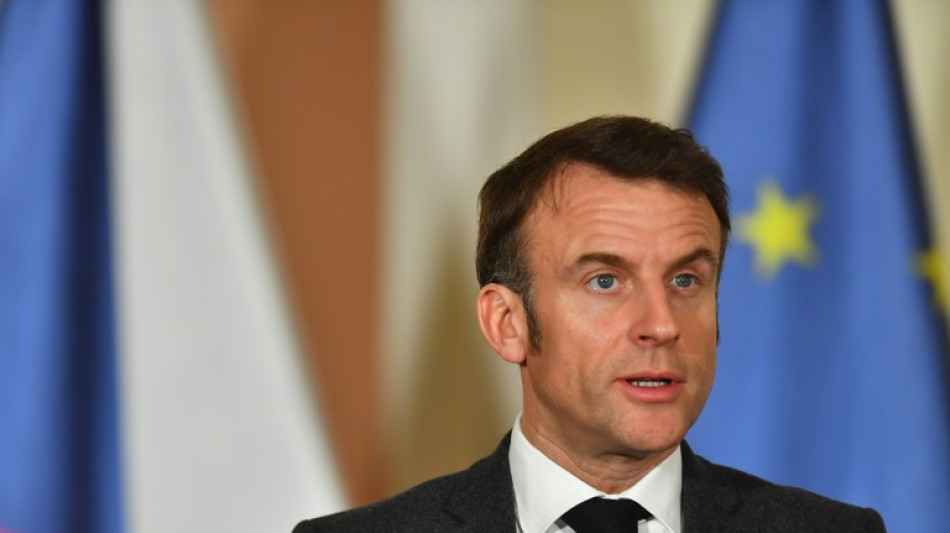 Macron ne veut "aucune limite" au soutien &agrave; Kiev, "irresponsable" pour les oppositions