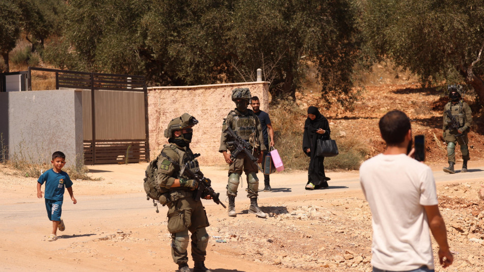 Cinque italiani nel villaggio palestinese assediato dai coloni israeliani