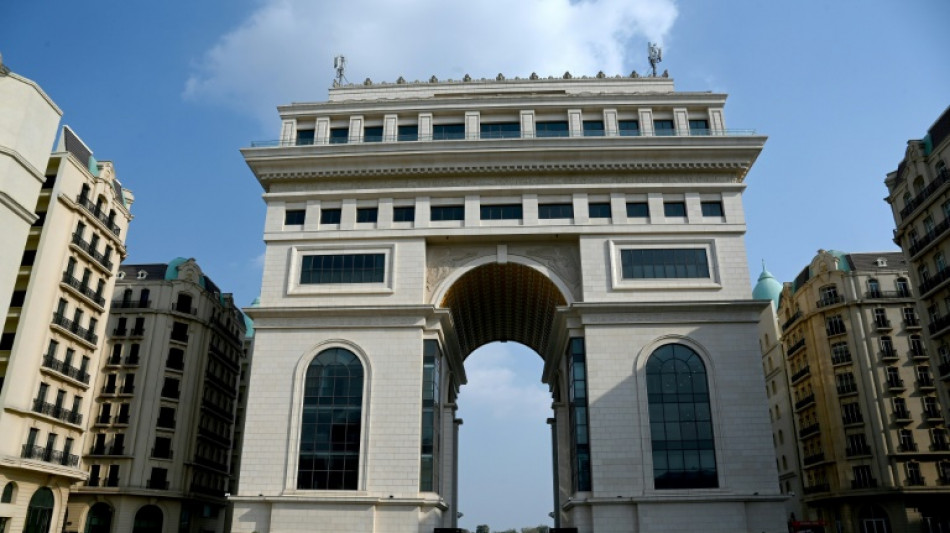 Arc de Triomphe et immeubles cossus: &agrave; Phnom Penh, un mini-Paris pour les ultra-riches