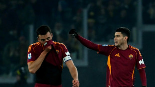 Roma vence Genoa (3-1) e acompanha ritmo do trio de l&iacute;deres