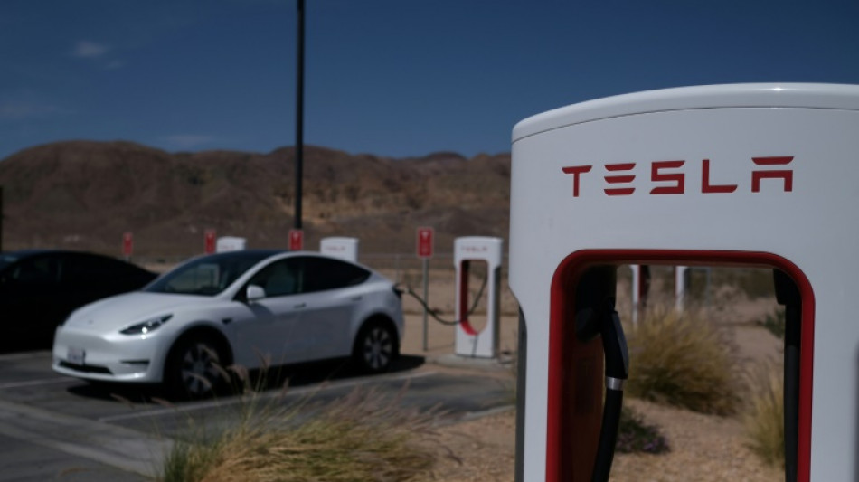 Autopilote controvers&eacute;: Tesla oblig&eacute; de rappeler deux millions de v&eacute;hicules