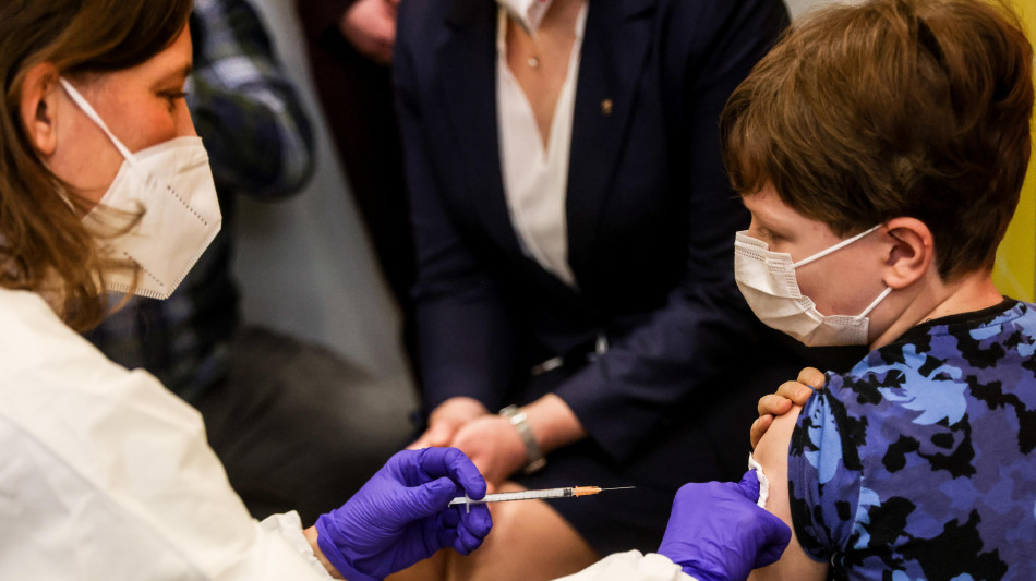 Kennedy jr toglie vaccino Covid dalla lista per bambini