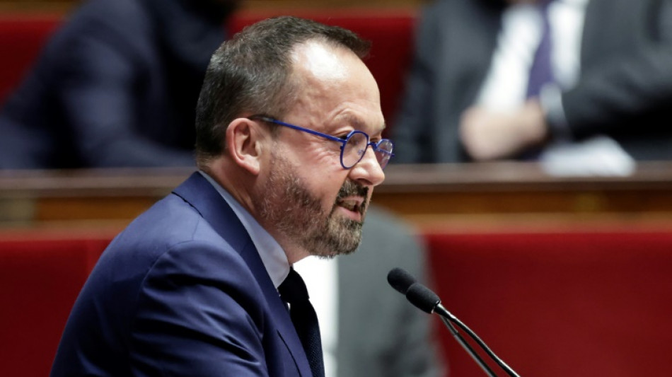 Le ministre de la Sant&eacute; veut "&eacute;tudier" la voie du cannabis m&eacute;dical