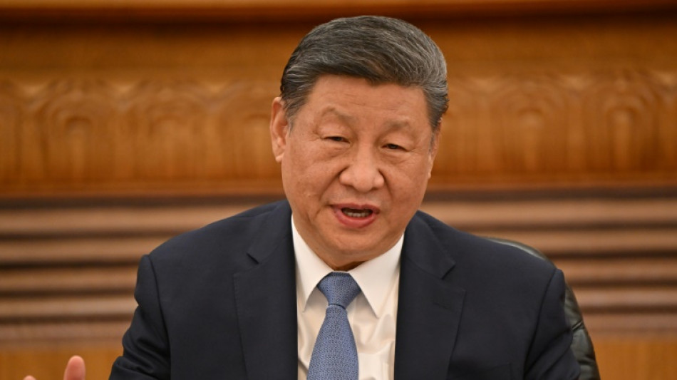 China e Vietnã assinam acordos de cooperação durante visita de Xi Jinping a Hanói