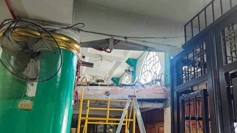 Una muerta y decenas de heridos en Filipinas por el colapso de un balc&oacute;n en una misa