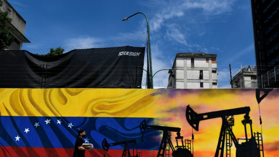 Oil sinks as US ups pressure on Venezuela over crude supplies