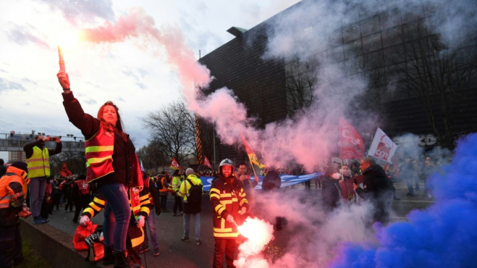 French govt faces no-confidence vote after pensions uproar
