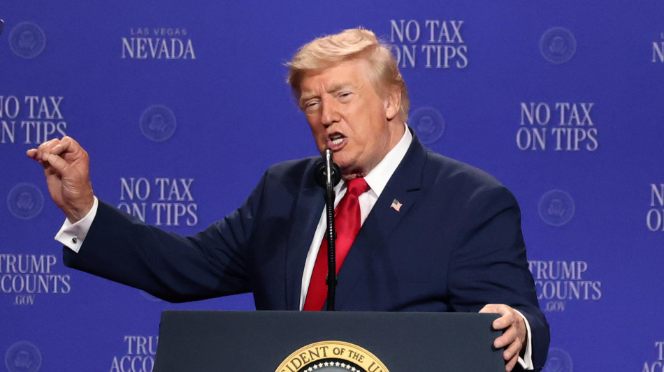 Trump firma un ordine esecutivo contro il 'turismo delle nascite'