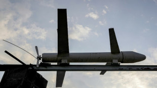 Rebeldes de Yemen dicen haber disparado misiles contra Israel y un buque de guerra de EEUU