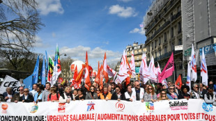 Journ&eacute;e de gr&egrave;ve et de mobilisation dans la fonction publique en France, malgr&eacute; la chute du gouvernement