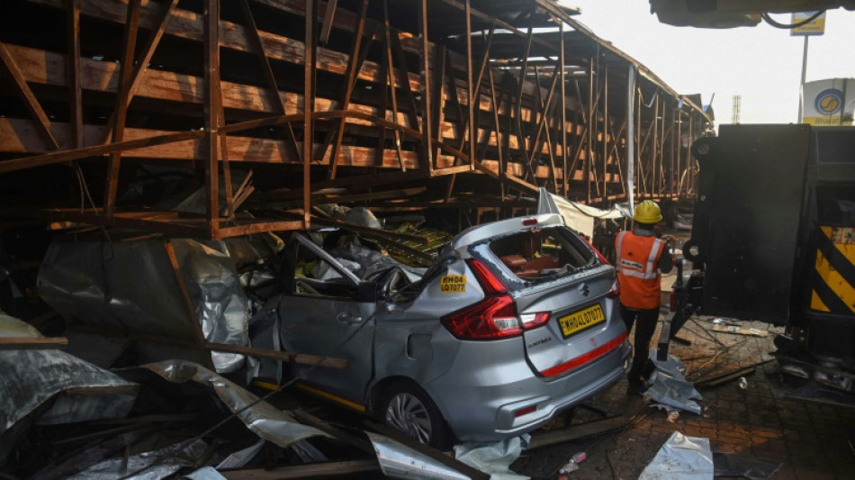 Se abre una investigaci&oacute;n sobre la ca&iacute;da de un panel que caus&oacute; 14 muertos en India