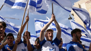 Miles de israel&iacute;es van a la "marcha de las banderas" en Jerusal&eacute;n bajo tensi&oacute;n