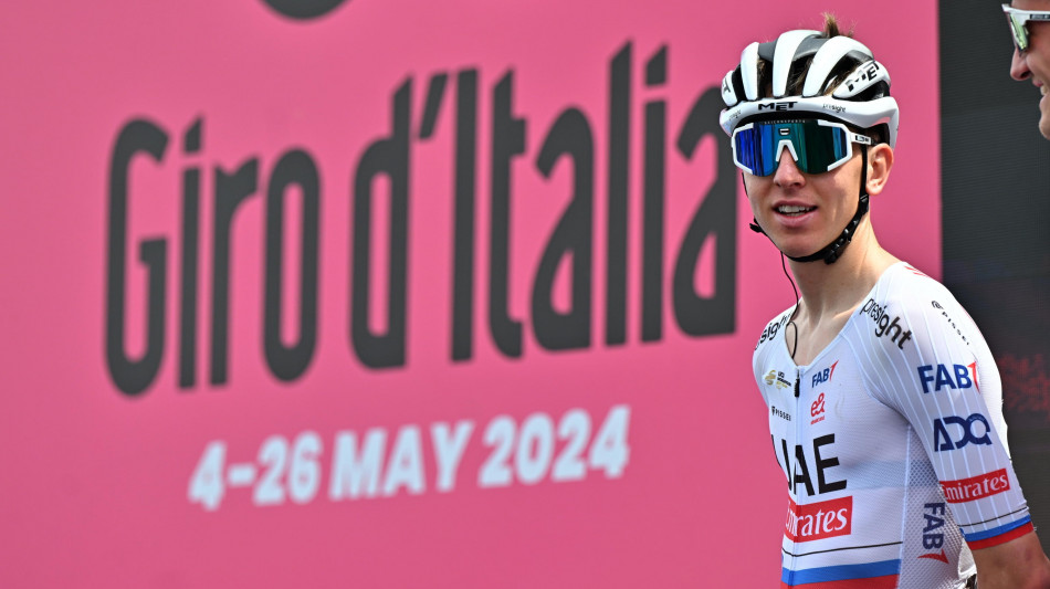 Giro: Pogacar vince la seconda tappa, ed &egrave; maglia rosa
