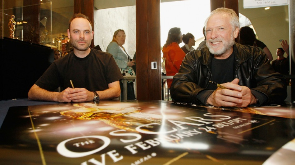 Artistas de Hollywood prestam homenagem ao falecido Drew Struzan, criador dos pôsteres de 'Star Wars' e 'E.T.'