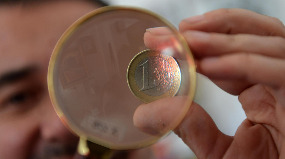 Il dollaro si rafforza, l'euro scende a 1,1725