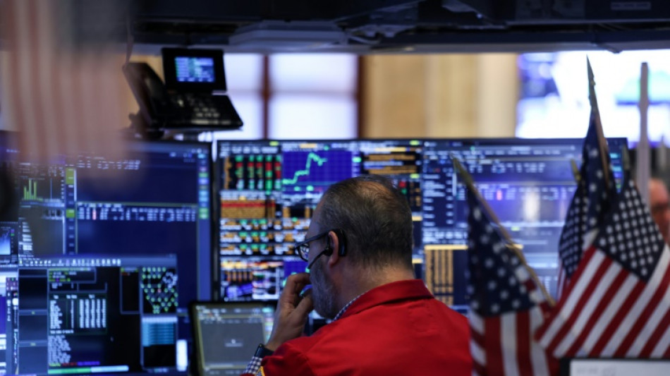 Wall Street: nouveaux records du Dow Jones et du S&P 500, le Nasdaq recule