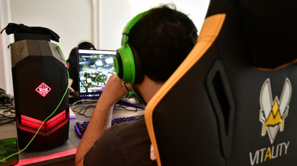 Videospieler sitzen immer l&auml;nger vor Computer und Konsole  