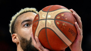 France cruise into Eurobasket final