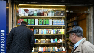A Damas, les vendeurs de t&eacute;l&eacute;phones soulag&eacute;s apr&egrave;s des ann&eacute;es de "terreur" sous Assad