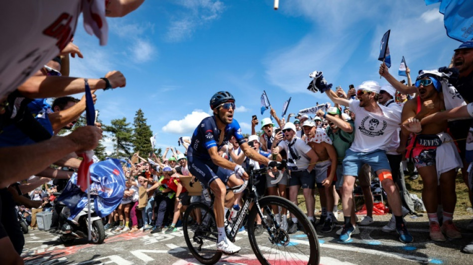 Tour de Lombardie: les r&ecirc;ves de tripl&eacute; de Pogacar, les adieux de Pinot