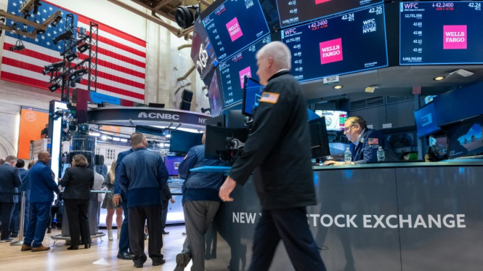Wall Street ouvre en baisse apr&egrave;s un bon d&eacute;but de semaine