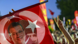 Três prefeitos opositores detidos na Turquia