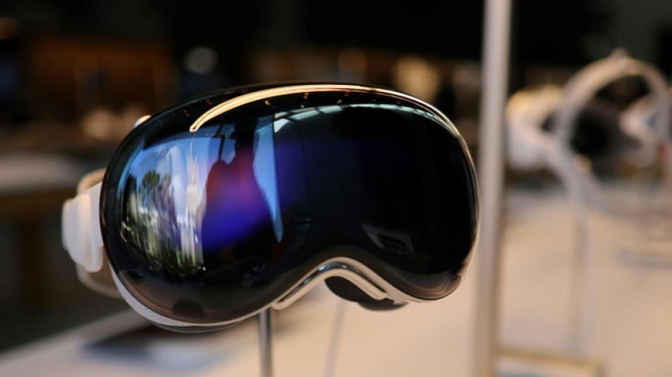 Le casque de r&eacute;alit&eacute; virtuelle d'Apple &agrave; 3.500 dollars arrive dans les magasins am&eacute;ricains