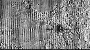 La NASA descubre un nuevo cr&aacute;ter en la Luna, "&uacute;nico en un siglo"