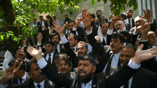 Un tribunal de Pakist&aacute;n suspende la sentencia por corrupci&oacute;n contra el ex primer ministro Khan