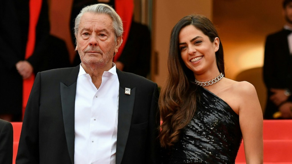 Affaire Delon: Hiromi Rollin d&eacute;nonce une "tentative d'homicide" sur l'acteur