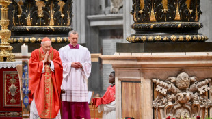 Il cardinale Re a Parolin, 'auguri... e doppi'