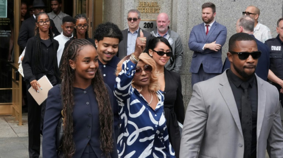 Lágrimas, orações e alegria: Diddy respira aliviado após ser absolvido
