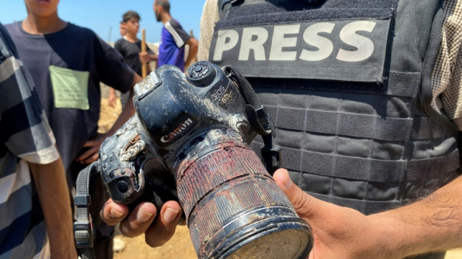 Morte de jornalistas em bombardeio israelense em Gaza gera condenações internacionais