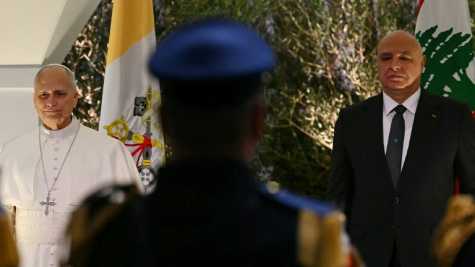 El papa León XIV llega a Líbano con llamado a la "reconciliación" y a permanecer en el país