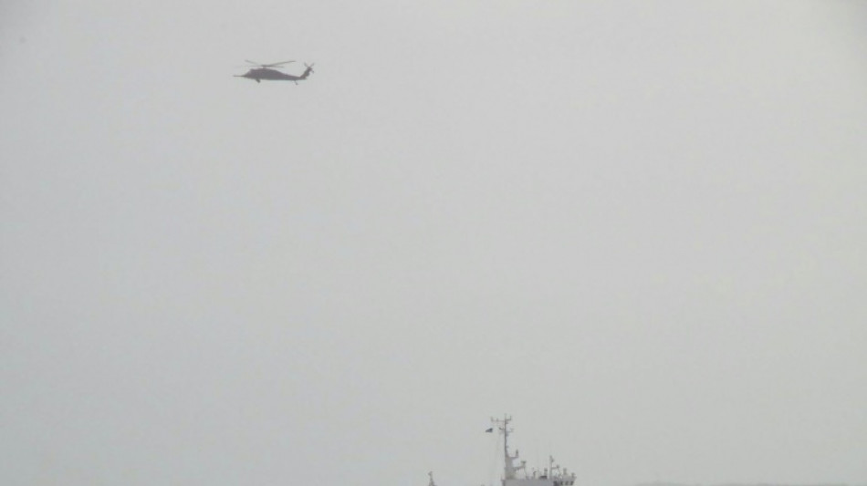 Rescatistas japoneses encuentran partes del helic&oacute;ptero militar desaparecido